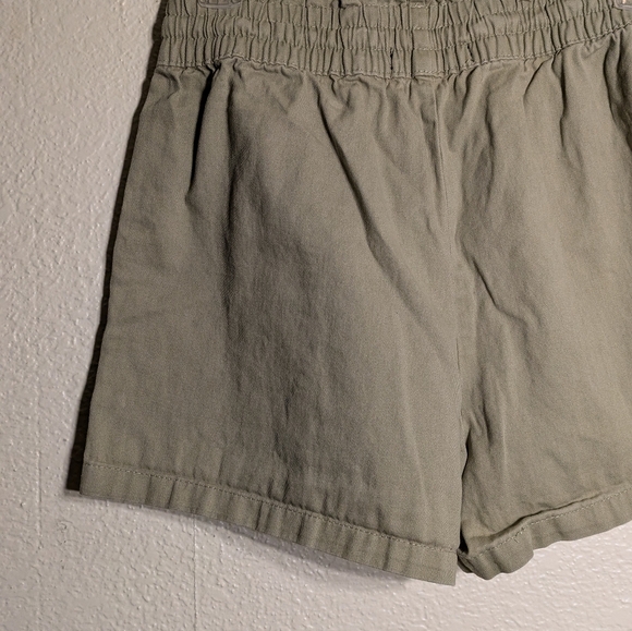 Dollhouse Women's Olive Green Shorts Size Medium - Picture 6 of 6